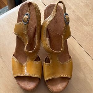 Naya Eternal Mustard Yellow Platform Leather Wedge Sandals. Size 11